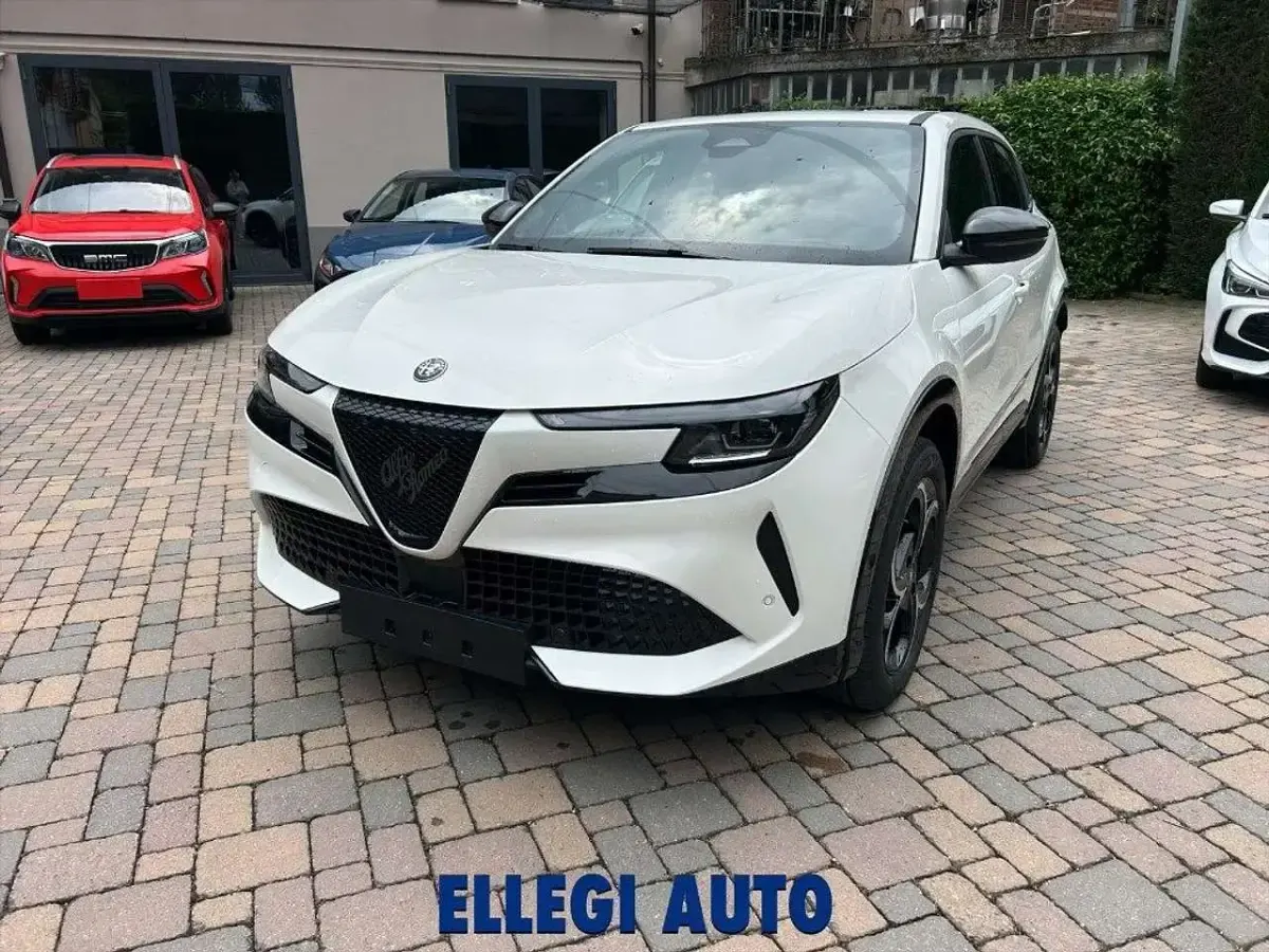 Nuova Alfa Romeo GT Junior 136 CV (100 kW) 2026 Bianco SUV