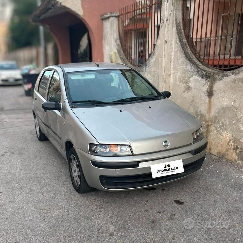 Usata Fiat Punto 60 CV (44 kW) 2002 Grigio Utilitaria