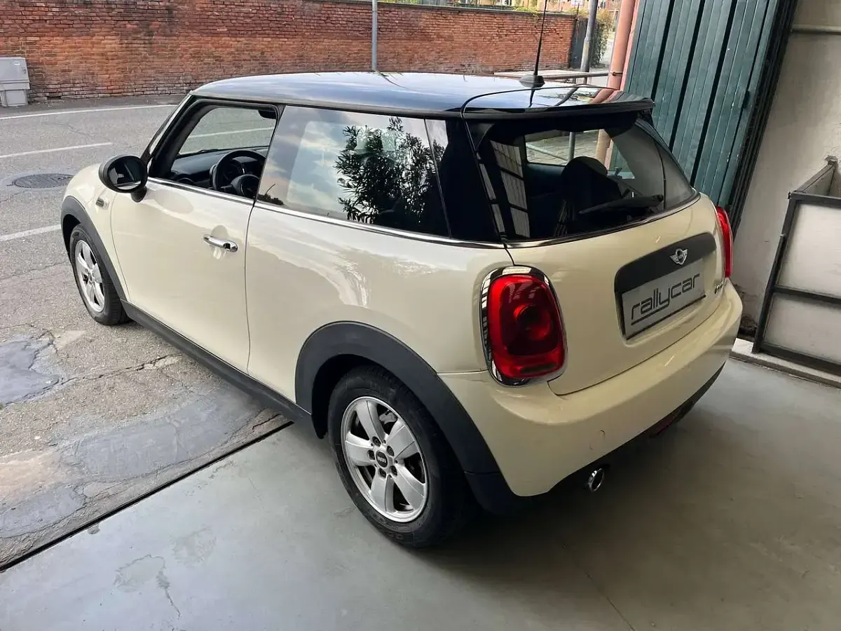 Usata Mini ONE 102 CV (75 kW) 2015 Beige Utilitaria