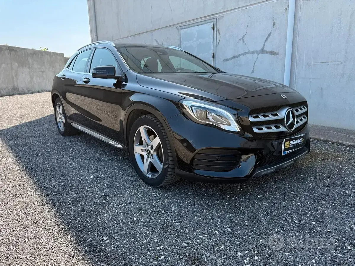 Usata Mercedes GLA200 AMG line 136 CV (100 kW) 2019 Nero SUV