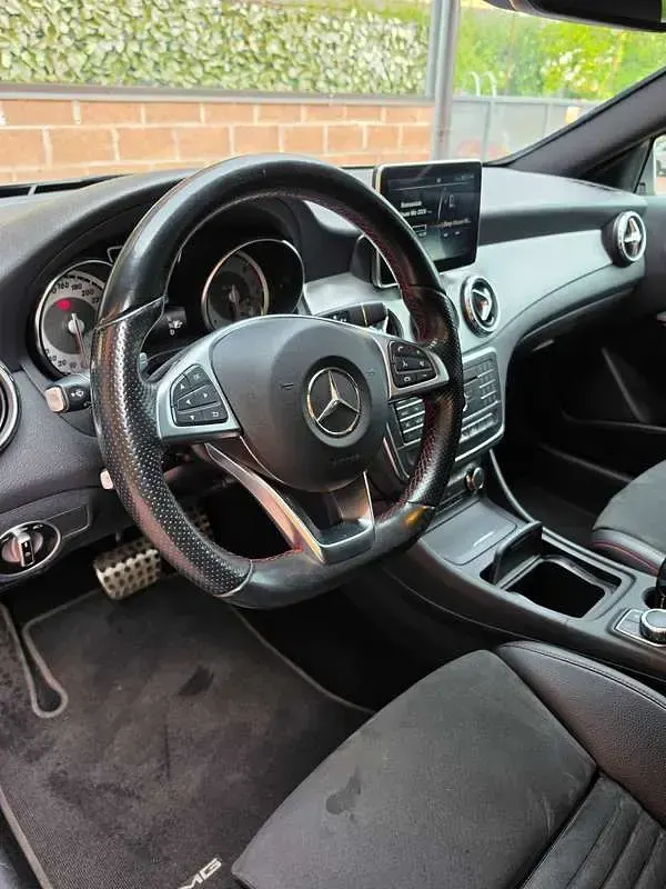 Usata Mercedes GLA200 Premium 136 CV (100 kW) 2016 Grigio SUV