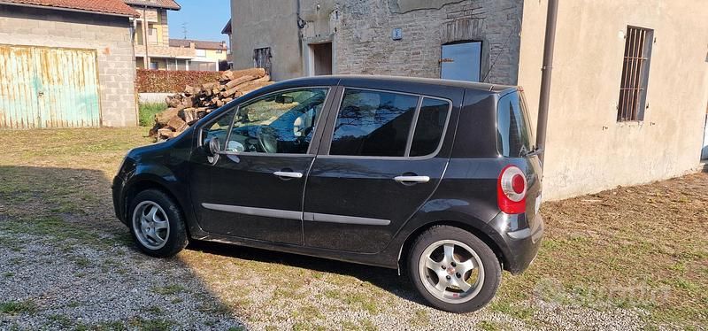 Usata Renault Modus 98 CV (72 kW) 2006 Nero Monovolume