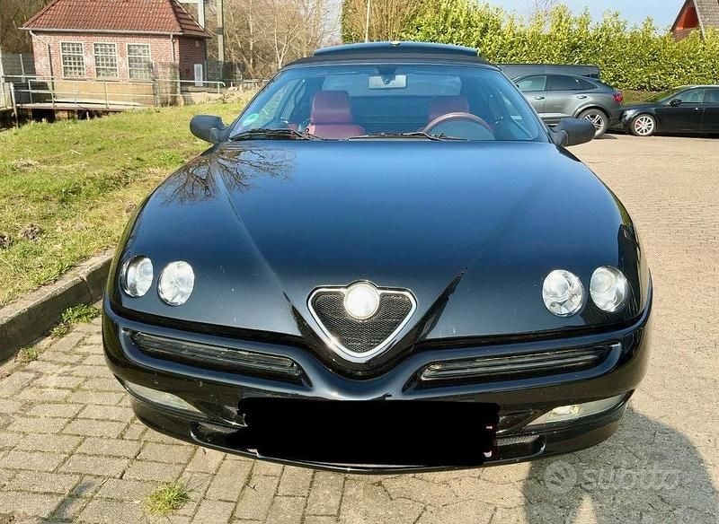 Second-hand Alfa Romeo Spider 150 CP (110 kW) 2002 Negru Cabrio