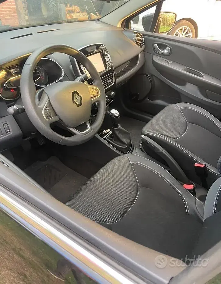 Usata Renault Clio 90 CV (66 kW) 2017 Nero Utilitaria