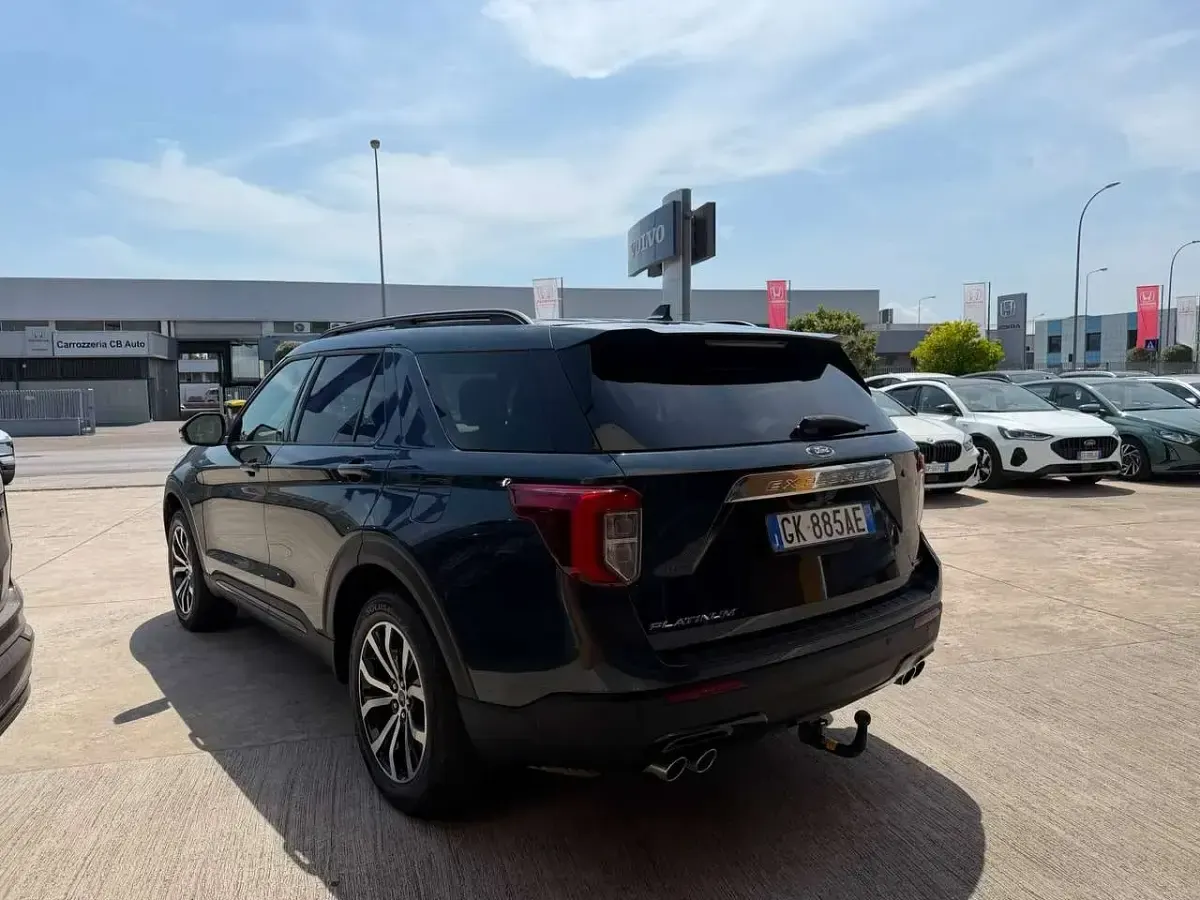 Usata Ford Explorer Platinum 363 CV (266 kW) 2022 Infinite blue SUV