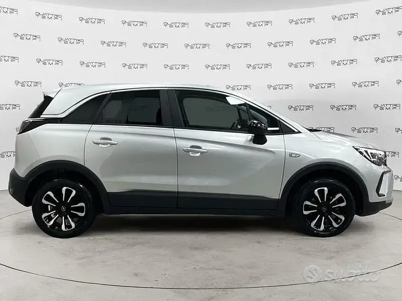 Usata Opel Crossland Elegance 110 CV (80 kW) 2024 Grigio SUV