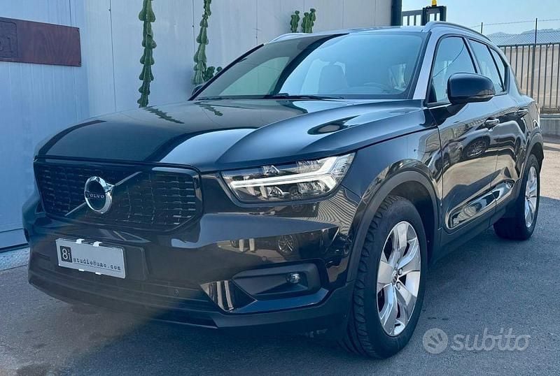 Usata Volvo XC40 Momentum 190 CV (139 kW) 2018 Nero SUV