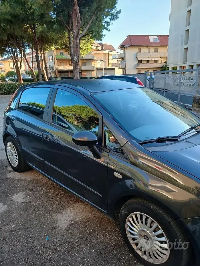 Usata Fiat Grande Punto 65 CV (47 kW) 2009 Grigio Utilitaria