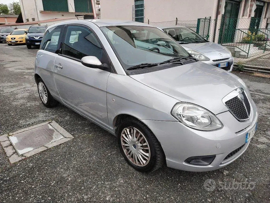 Usata Lancia Ypsilon 60 CV (44 kW) 2008 Grigio Utilitaria