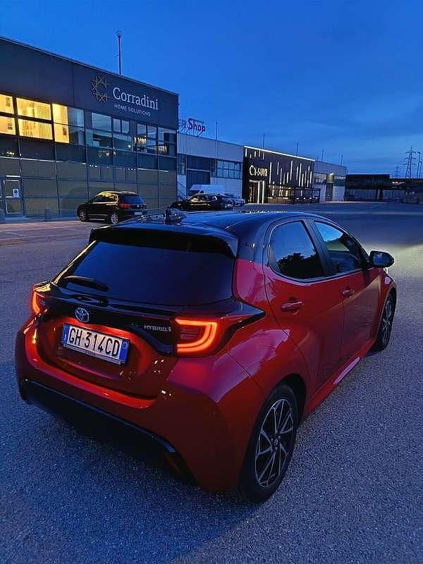 Usata Toyota Yaris 116 CV (85 kW) 2021 Rosso Utilitaria