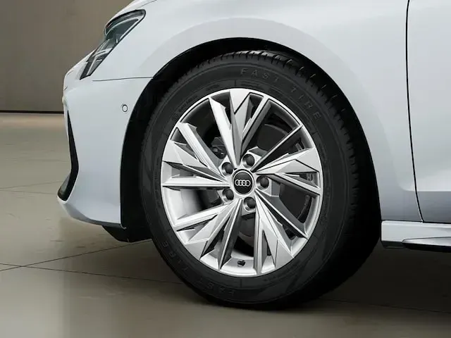 Usata Audi A3 S-Line 150 CV (110 kW) 2025 Bianco ghiaccio metallizzato Berlina