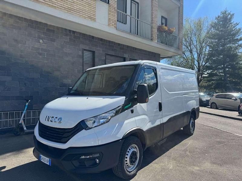 Usata Iveco Daily 136 CV (100 kW) 2022 Bianco Furgone