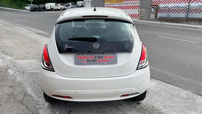 Usata Lancia Ypsilon Platinum 69 CV (50 kW) 2016 Bianco Utilitaria