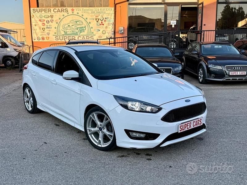 Bianco Usata 2016 Ford Focus ST-Line Tre volumi | 6800 € (Buon prezzo) - Immagine 1/4