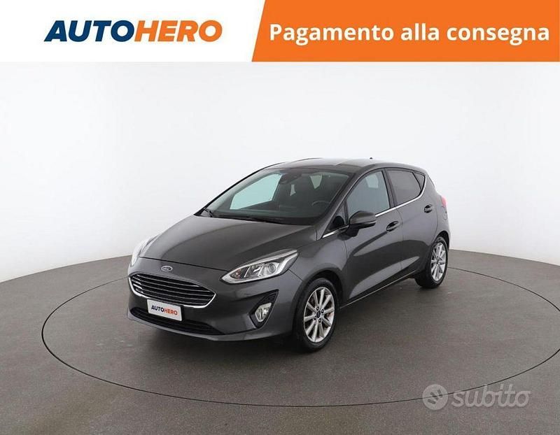 Grigio Usata 2019 Ford Fiesta Titanium Tre volumi | 10.799 € (Buon prezzo) - Immagine 1/4