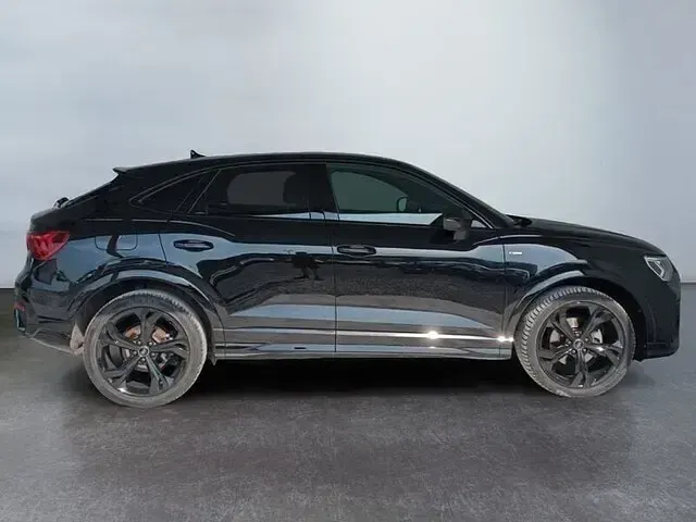 Usata Audi Q3 Sportback Comfort 150 CV (110 kW) 2023 Nero SUV