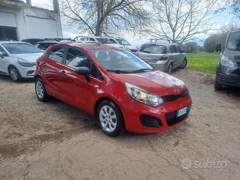 Usata Kia Rio EX 75 CV (55 kW) 2012 Rosso Berlina
