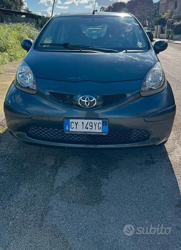 Usata Toyota Aygo 68 CV (50 kW) 2007 Grigio Utilitaria