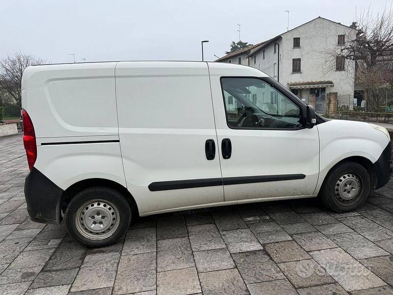 Usata Opel Combo 95 CV (69 kW) 2016 Bianco Monovolume