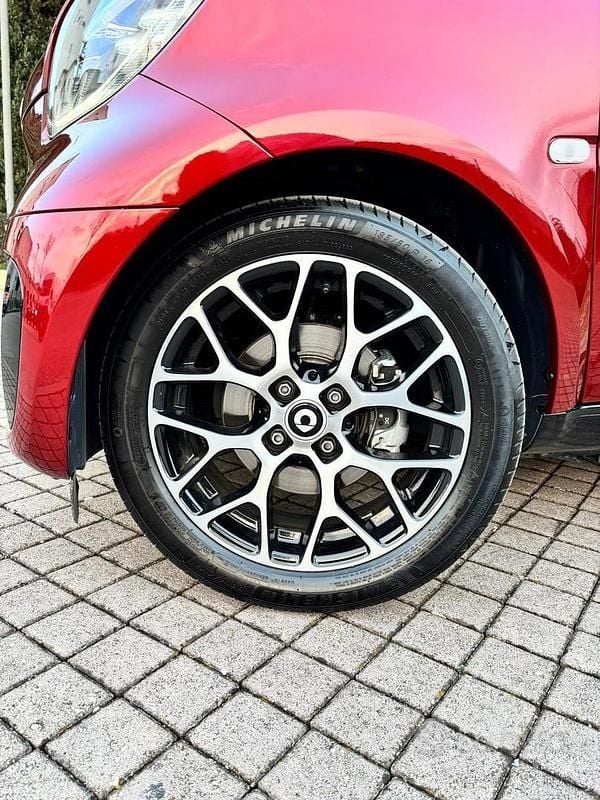 Usata Smart ForTwo Coupé Prime 60 kW (82 CV) 2023 Rosso Utilitaria