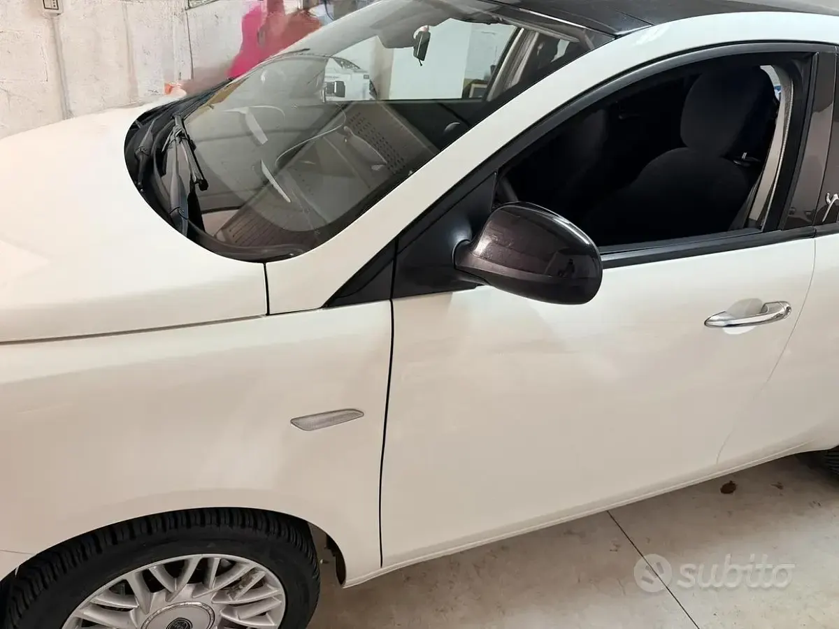 Usata Lancia Ypsilon 95 CV (69 kW) 2013 Bianco Utilitaria