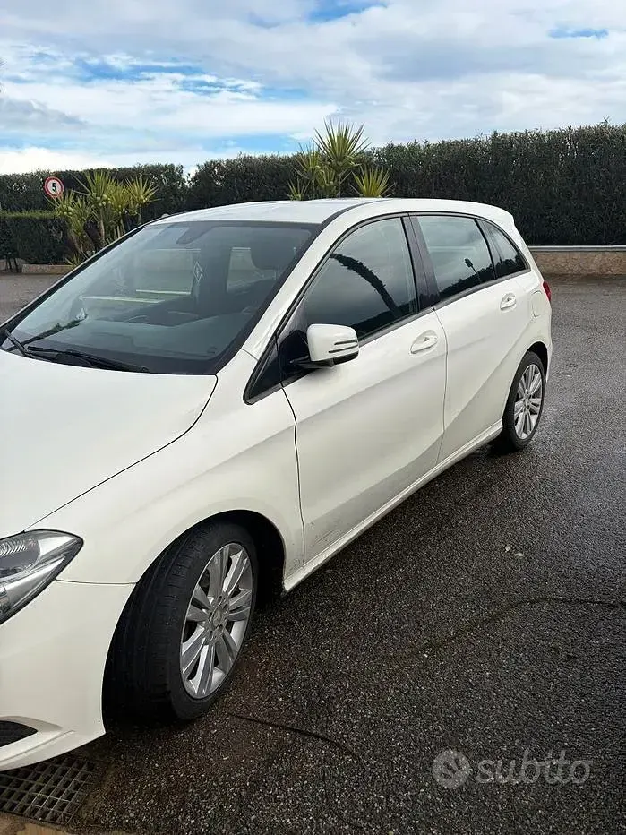 Usata Mercedes B180 90 CV (66 kW) 2013 Bianco Utilitaria