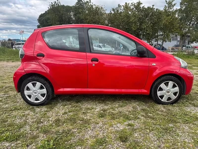 Usata Toyota Aygo 68 CV (50 kW) 2011 Rosso Utilitaria