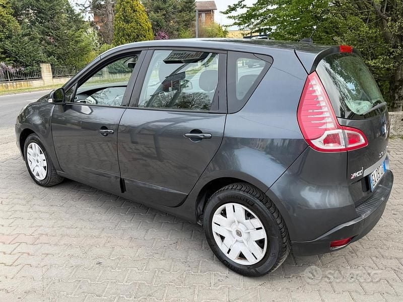 Usata Renault Scénic III Dynamique 110 CV (80 kW) 2011 Grigio Monovolume