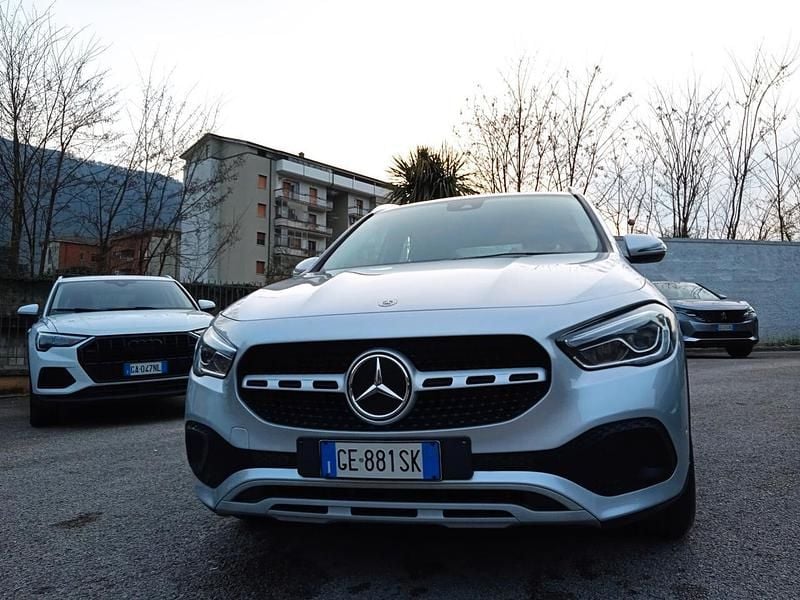 Usata Mercedes GLA200 150 CV (110 kW) 2021 Argento SUV