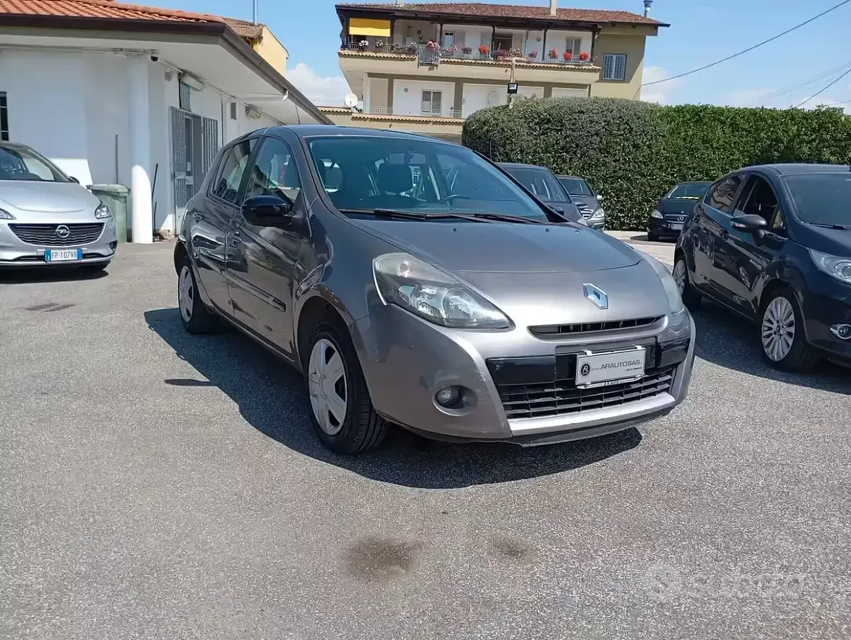 Usata Renault Clio II 75 CV (55 kW) 2010 Grigio Berlina