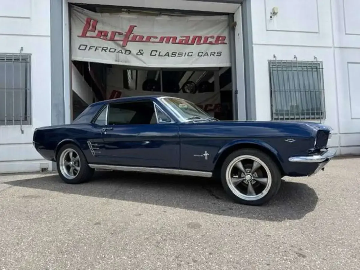 Usata Ford V8 310 CV (228 kW) 1966 Blu Coupé