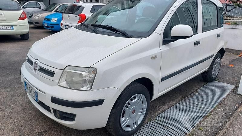 Bianco Usata 2010 Fiat Panda Dynamic Tre volumi | 3700 € (Buon prezzo) - Immagine 1/4