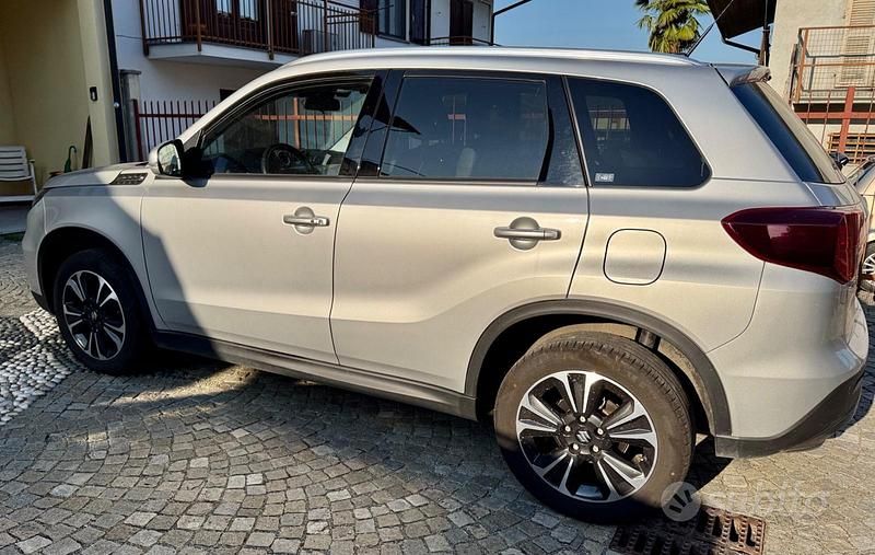 Usata Suzuki Vitara 140 CV (102 kW) 2022 Grigio SUV