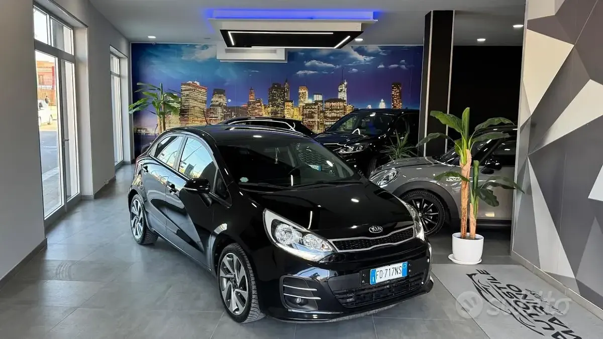Usado Kia Rio 75 HP (55 kW) 2016 Preto Citadino