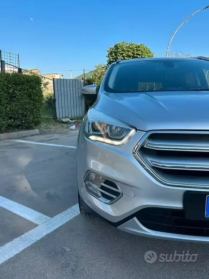 Gebraucht Ford Kuga Titanium 150 PS (110 kW) 2017 Grau SUV