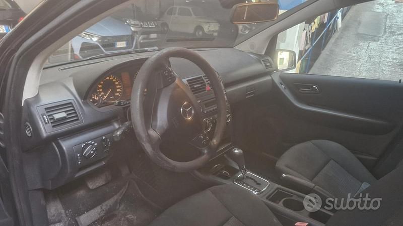 Usata Mercedes A180 Avantgarde 109 CV (80 kW) 2010 Nero Berlina