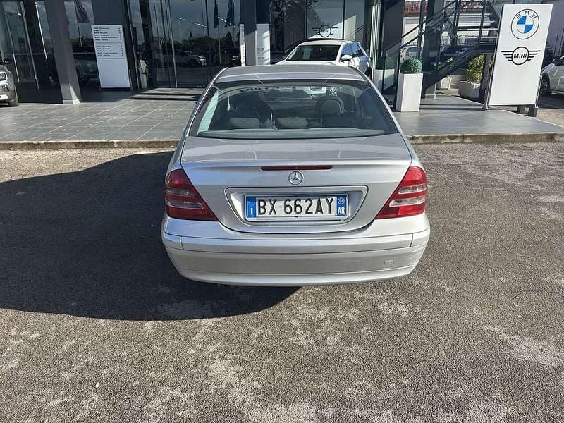 Usata Mercedes C220 Avantgarde 143 CV (105 kW) 2003 Berlina