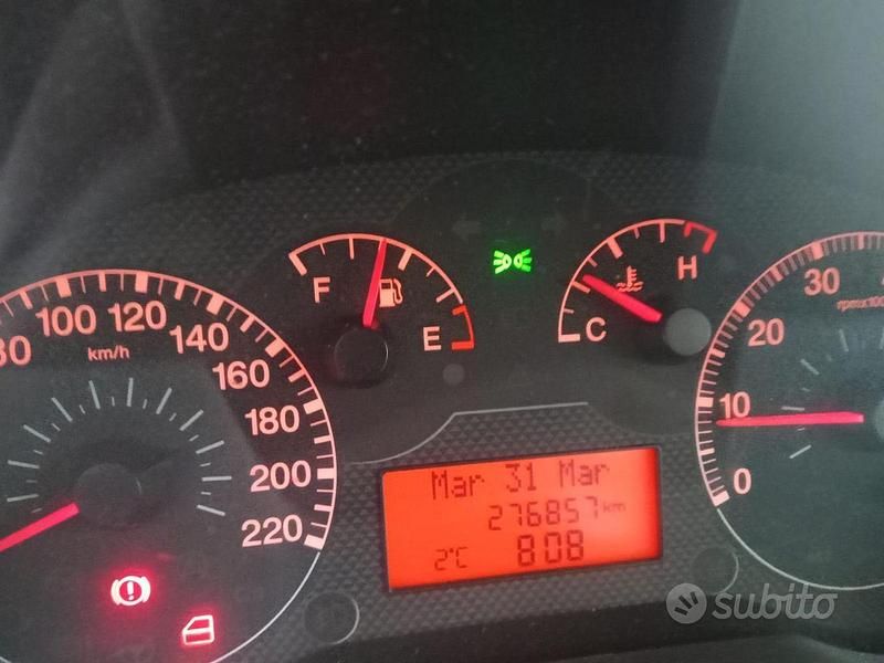 Usata Fiat Grande Punto 90 CV (66 kW) 2006 Grigio Utilitaria