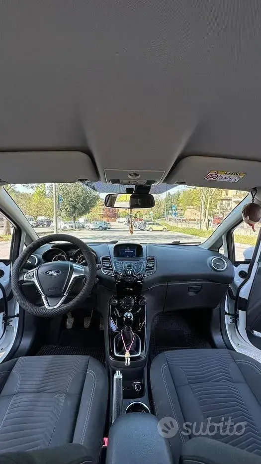 Usata Ford Fiesta Titanium 75 CV (55 kW) 2014 Bianco Utilitaria
