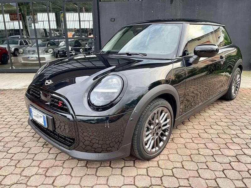 Nero Usata 2024 Mini Cooper S Essential Utilitaria | 27.000 € (Ottimo prezzo) - Immagine 1/4