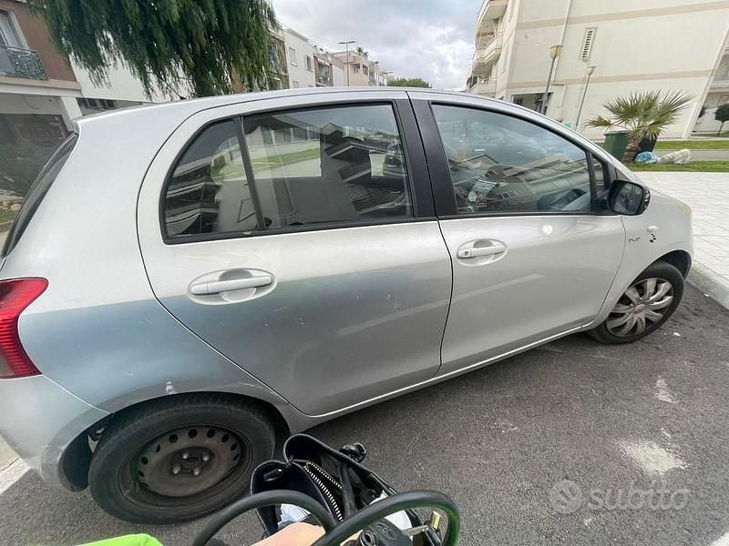 Usata Toyota Yaris 2009 Grigio Utilitaria