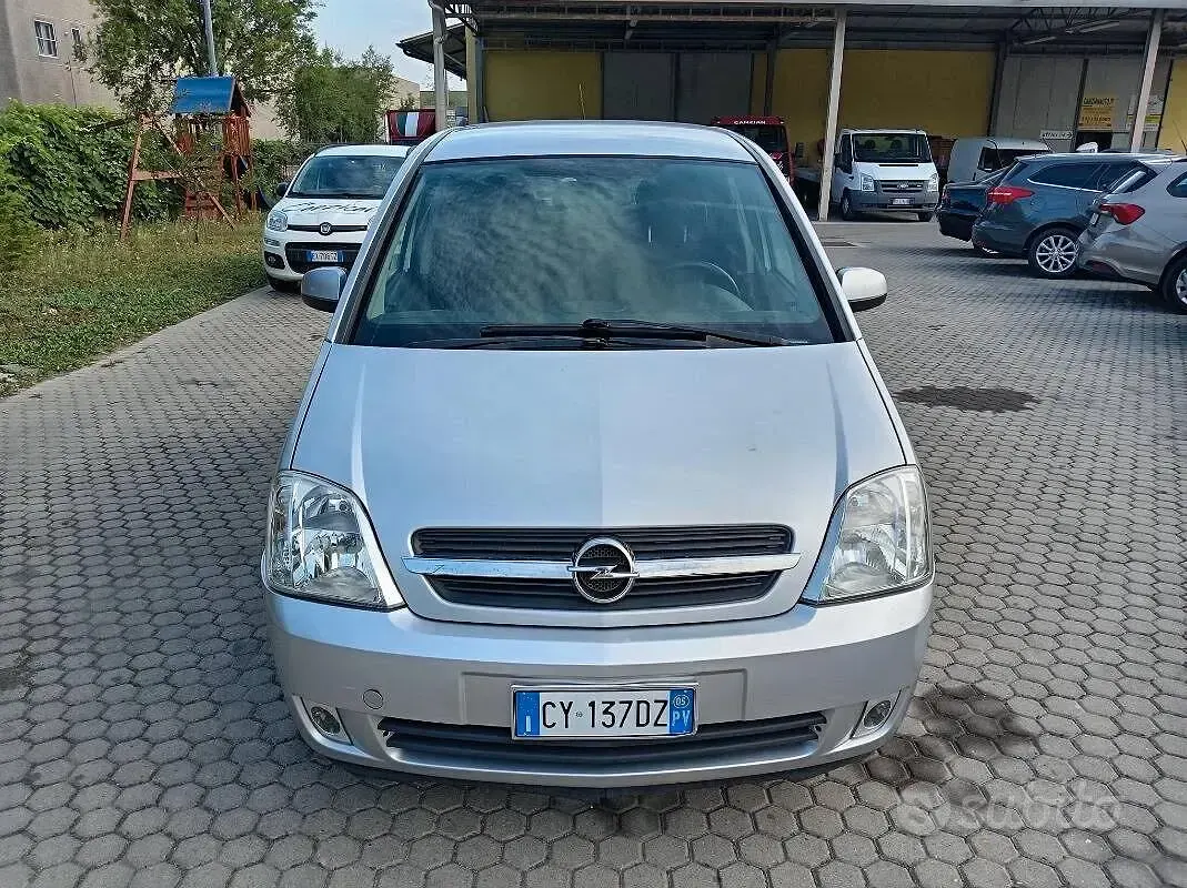 Usata Opel Meriva Cosmo 101 CV (74 kW) 2005 Grigio Monovolume