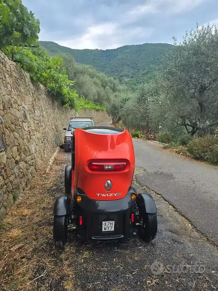 Usata Renault Twizy 12 kW (17 CV) 2016 Arancione Utilitaria