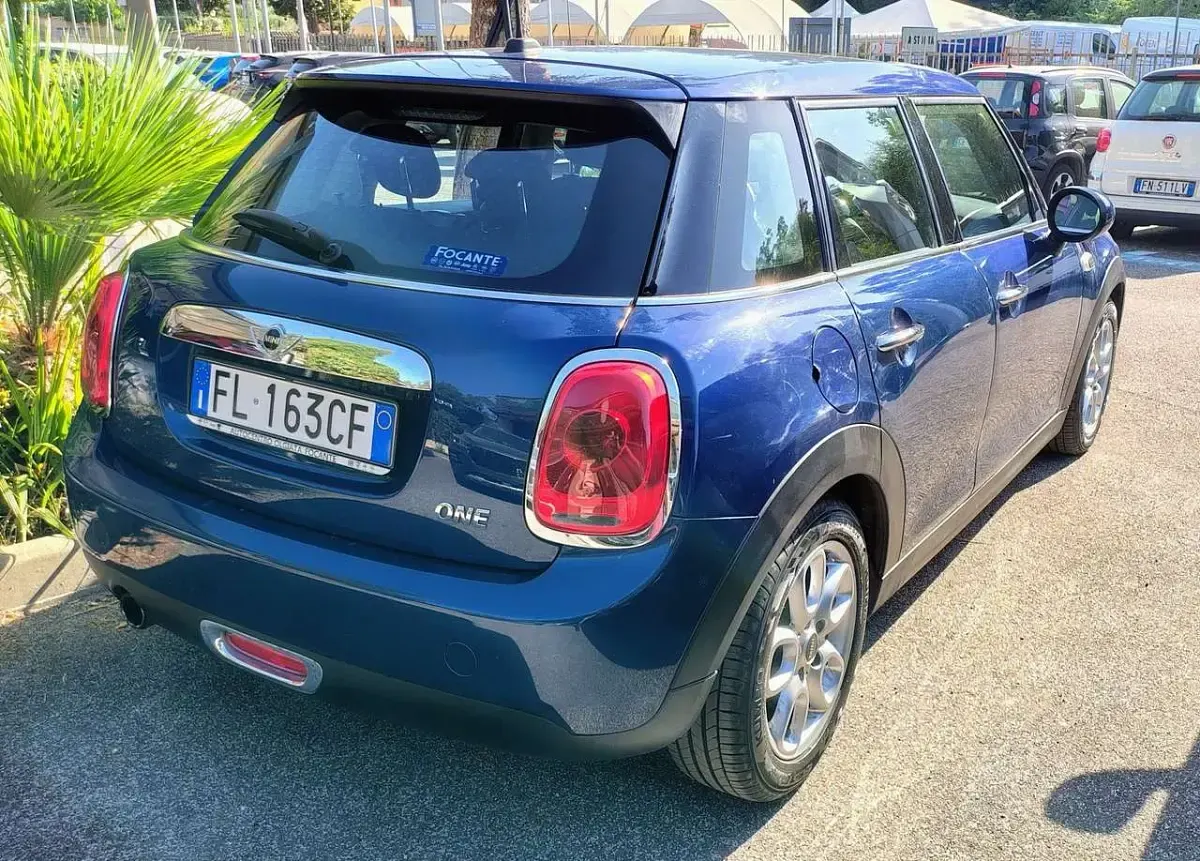 Usata Mini ONE 102 CV (75 kW) 2017 Blu/azzurro Utilitaria