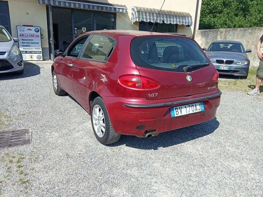 Usata Alfa Romeo 147 Progression 105 CV (77 kW) 2001 Utilitaria