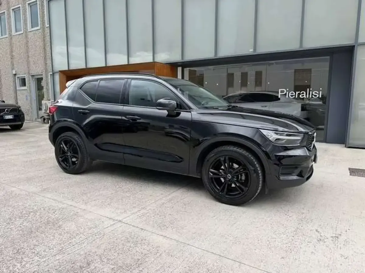 Usata Volvo XC40 Momentum 129 CV (94 kW) 2021 Nero SUV