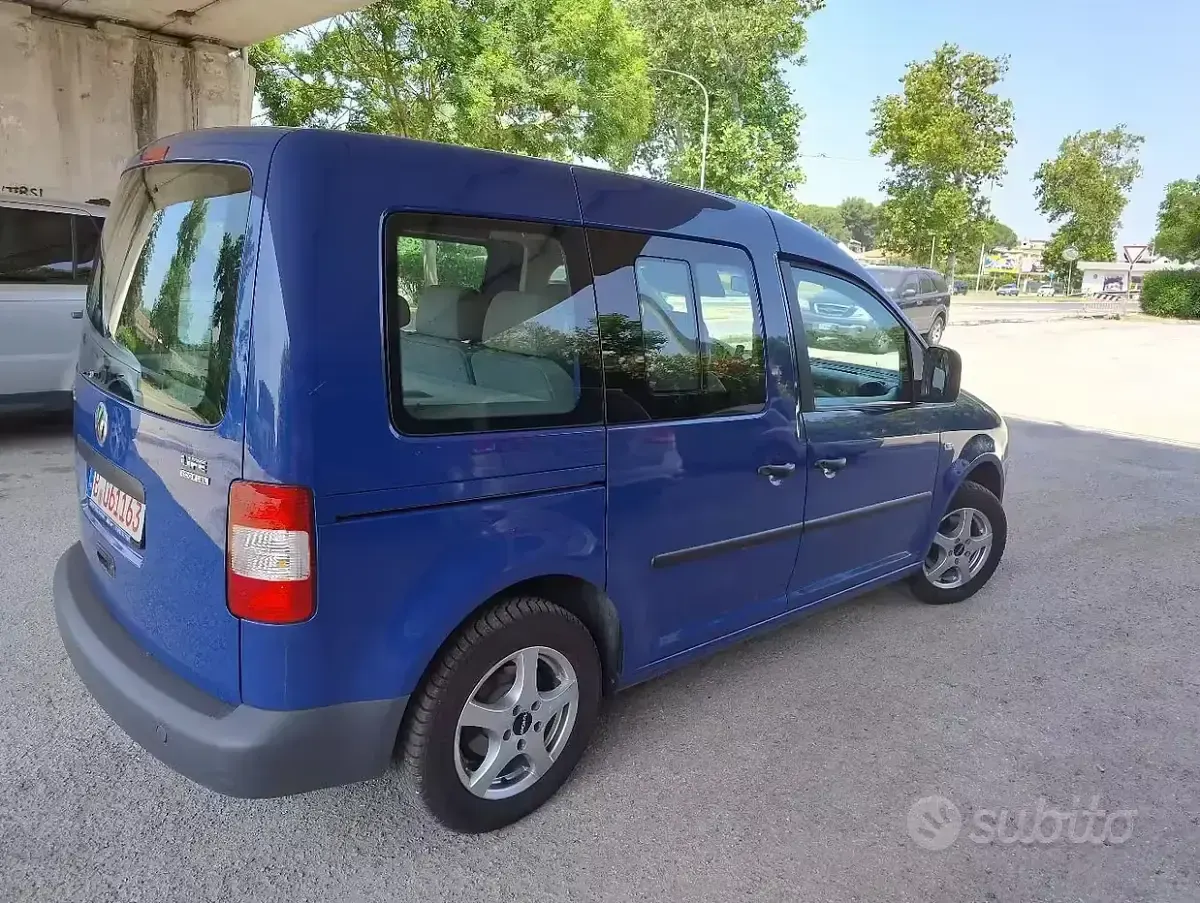 Usata VW Caddy 109 CV (80 kW) 2009 Blu Monovolume