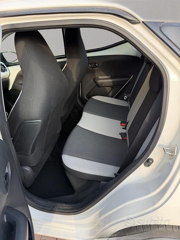 Usata Toyota Aygo X-wave 69 CV (50 kW) 2015 Bianco Utilitaria