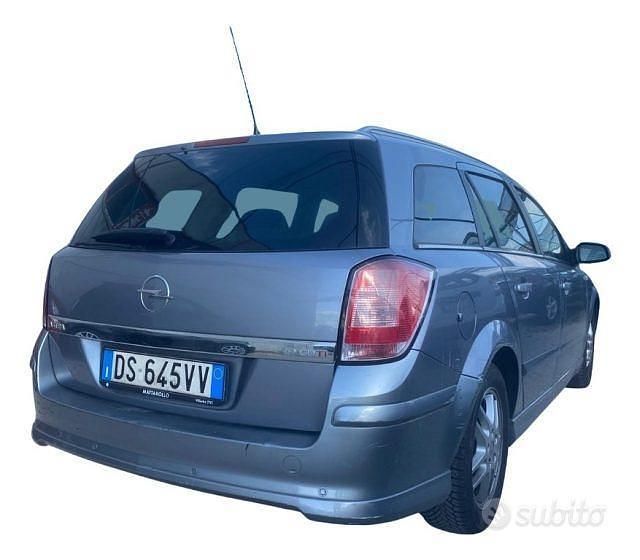 Usata Opel Astra Cosmo 150 CV (110 kW) 2008 Grigio Station wagon