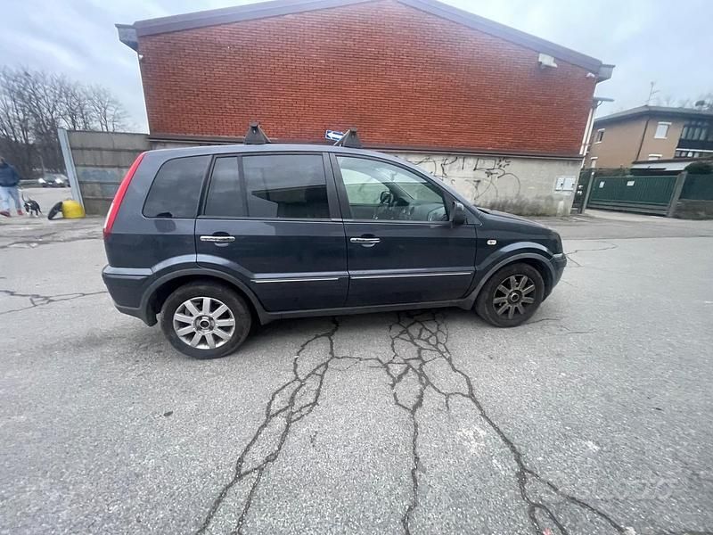 Usata Ford Fusion 80 CV (58 kW) 2011 Grigio Utilitaria